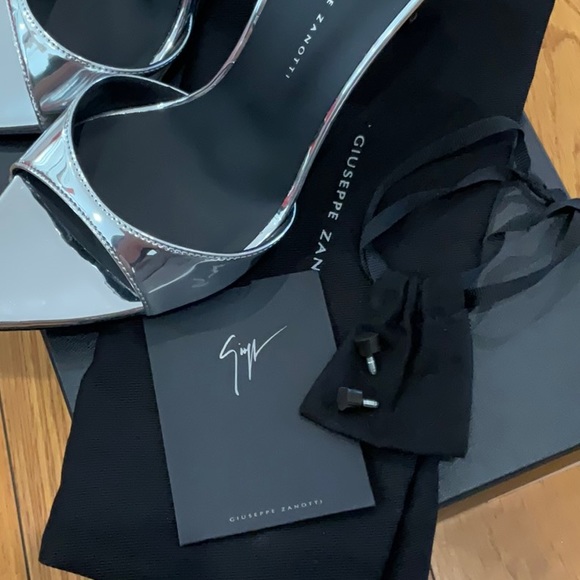 Giuseppe Zanotti Intrigo 90 Sandal, Size: EU 37 - Picture 13 of 16